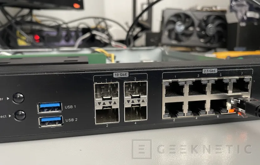 Geeknetic QNAP QuCPE-3034 Switch administrado VM/VNF Review 27