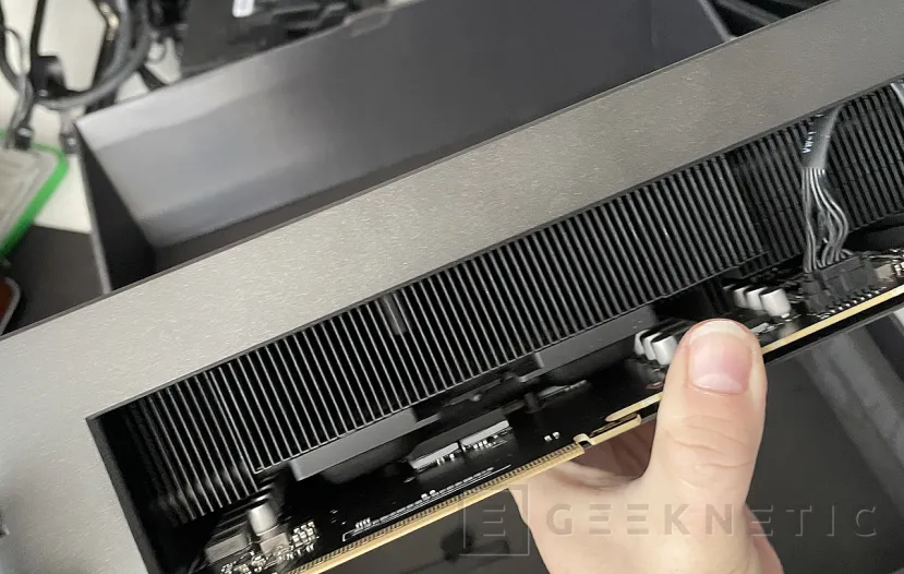 Geeknetic ASUS ROG Astral GeForce RTX 5080 16GB GDDR7 OC Edition Review 13