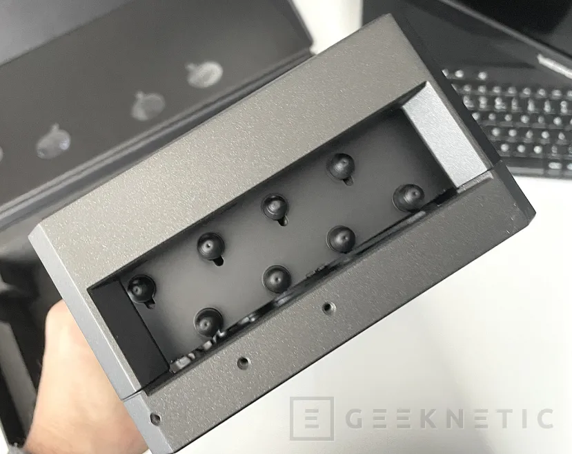 Geeknetic ASUS ROG Astral GeForce RTX 5080 16GB GDDR7 OC Edition Review 10
