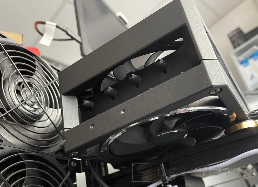 Geeknetic ASUS ROG Astral GeForce RTX 5080 16GB GDDR7 OC Edition Review 17