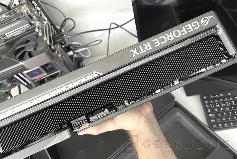 Geeknetic ASUS ROG Astral GeForce RTX 5080 16GB GDDR7 OC Edition Review 12